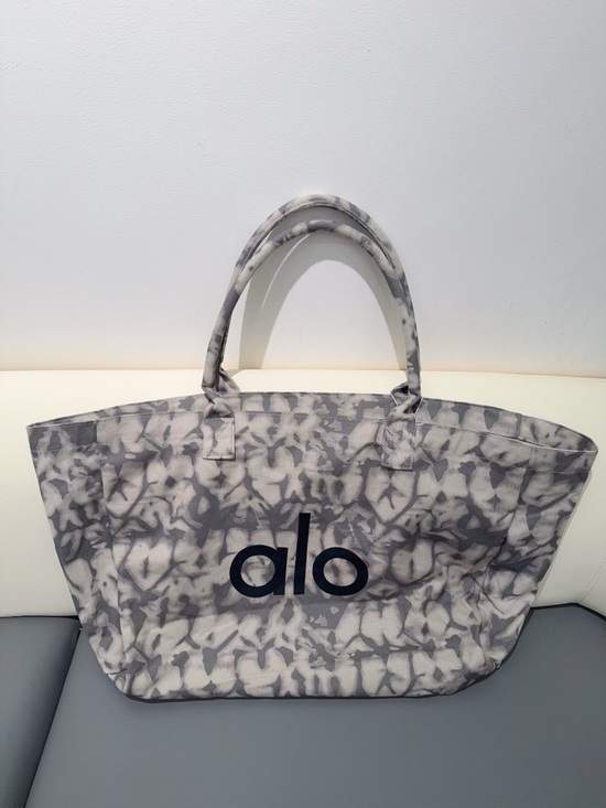 NWT Alo Yoga Shopper Tote Bag Tie Dye Oversized Heavy Duty  ALO Yoga Gray Tie-Dye Canvas Tote
